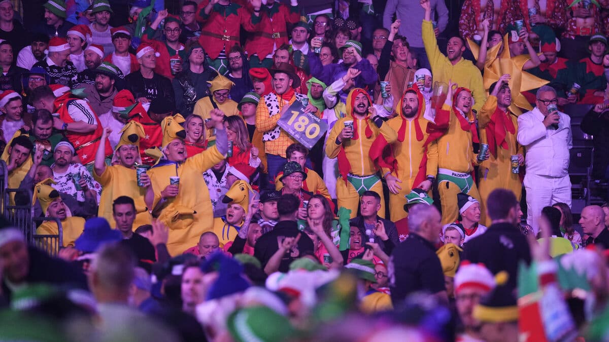 Littler draws large crowds: "He's like Tiger Woods"