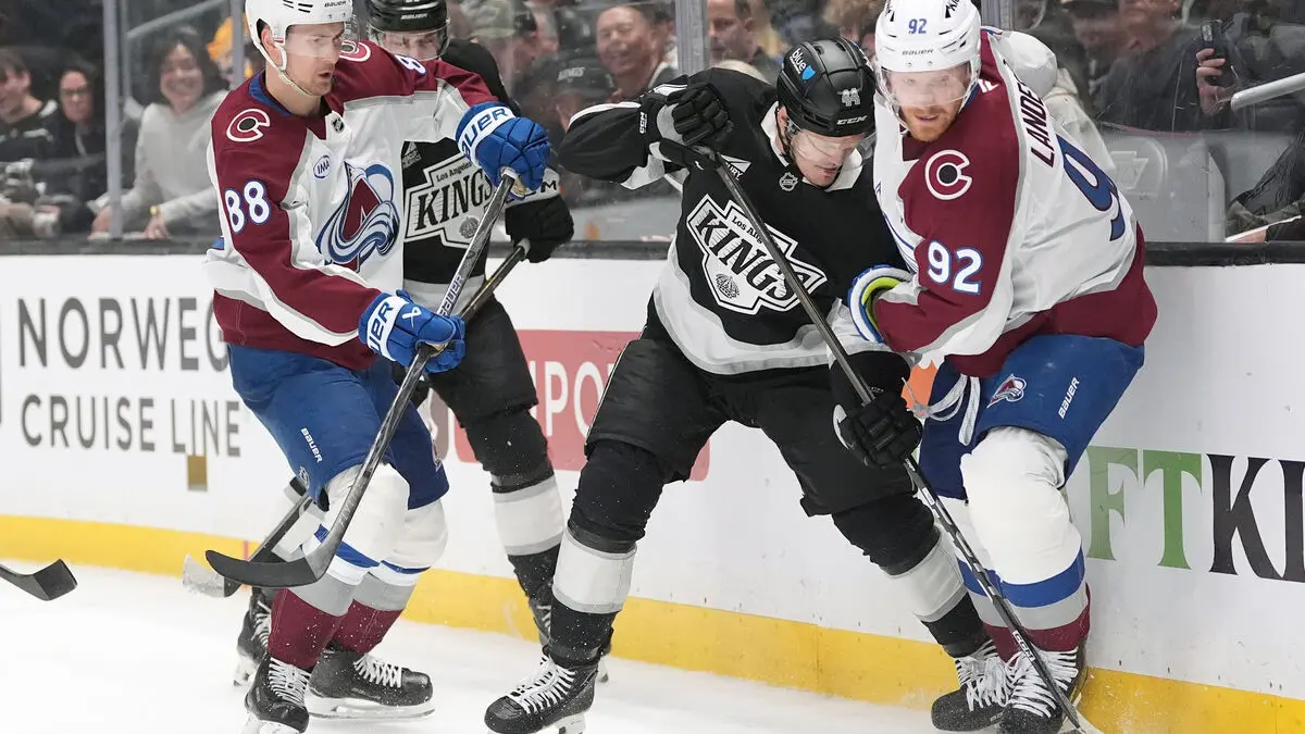 Colorado advances to Stanley Cup quarterfinals after Landeskog points