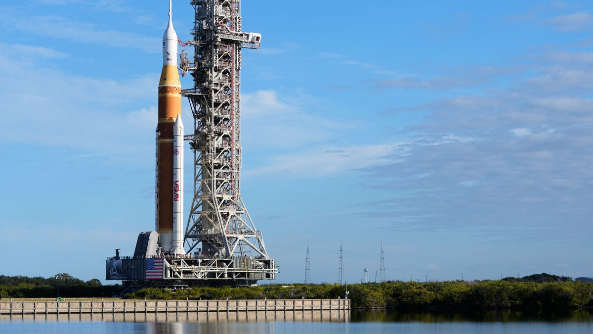 NASA's new moon rocket heading to the launch pad