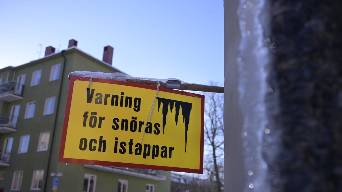 Warning: Two-meter-long icicles in Gothenburg