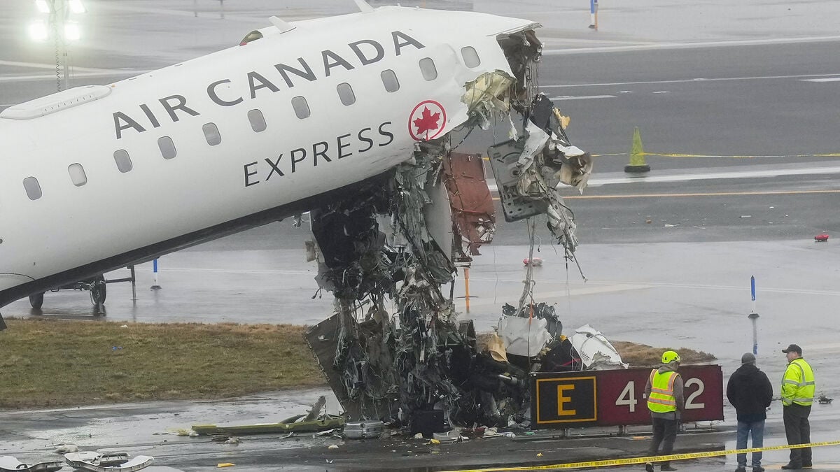 Air traffic controller after LaGuardia crash says I made a mistake