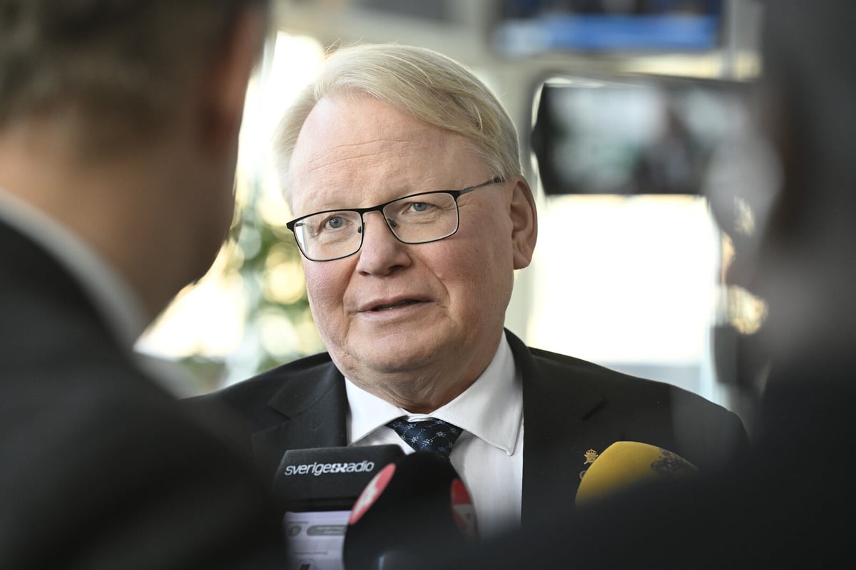 Hultqvist Suggests Foreign Involvement in Swedish Telecom Sabotage