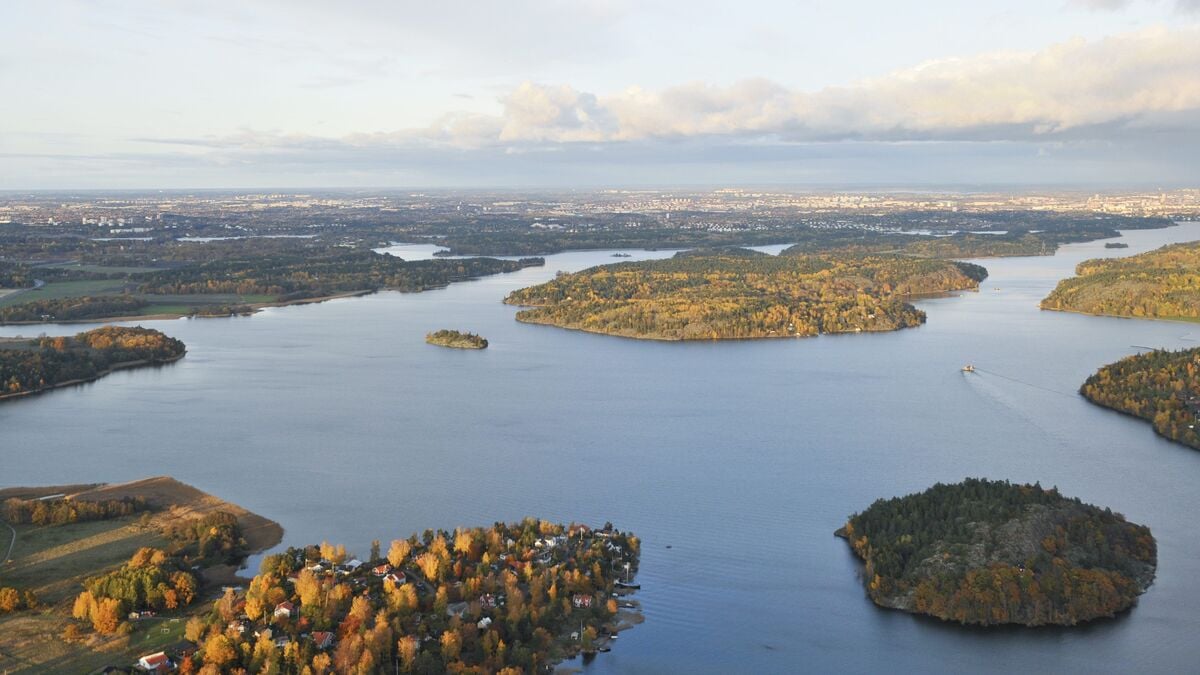 Two foreigners arrested after drone flight over protected site on Ekerö