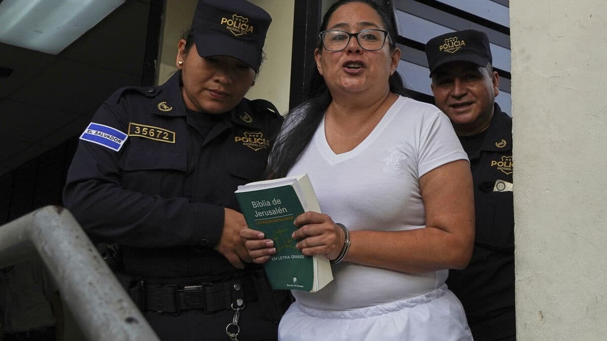 Family warns jailed Salvadoran human rights lawyer’s life is at risk