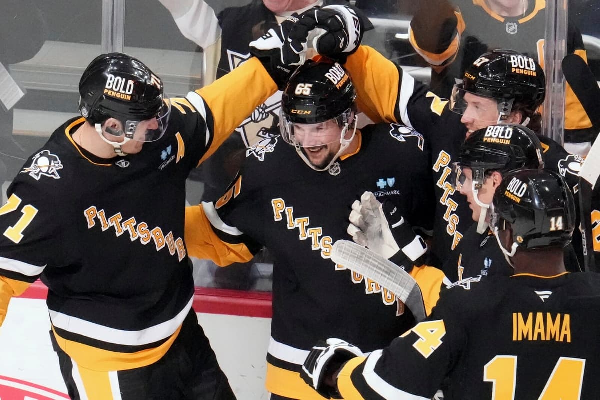 Karlsson's 200th NHL Goal Highlights Pittsburgh's 5-0 Win Over Chicago