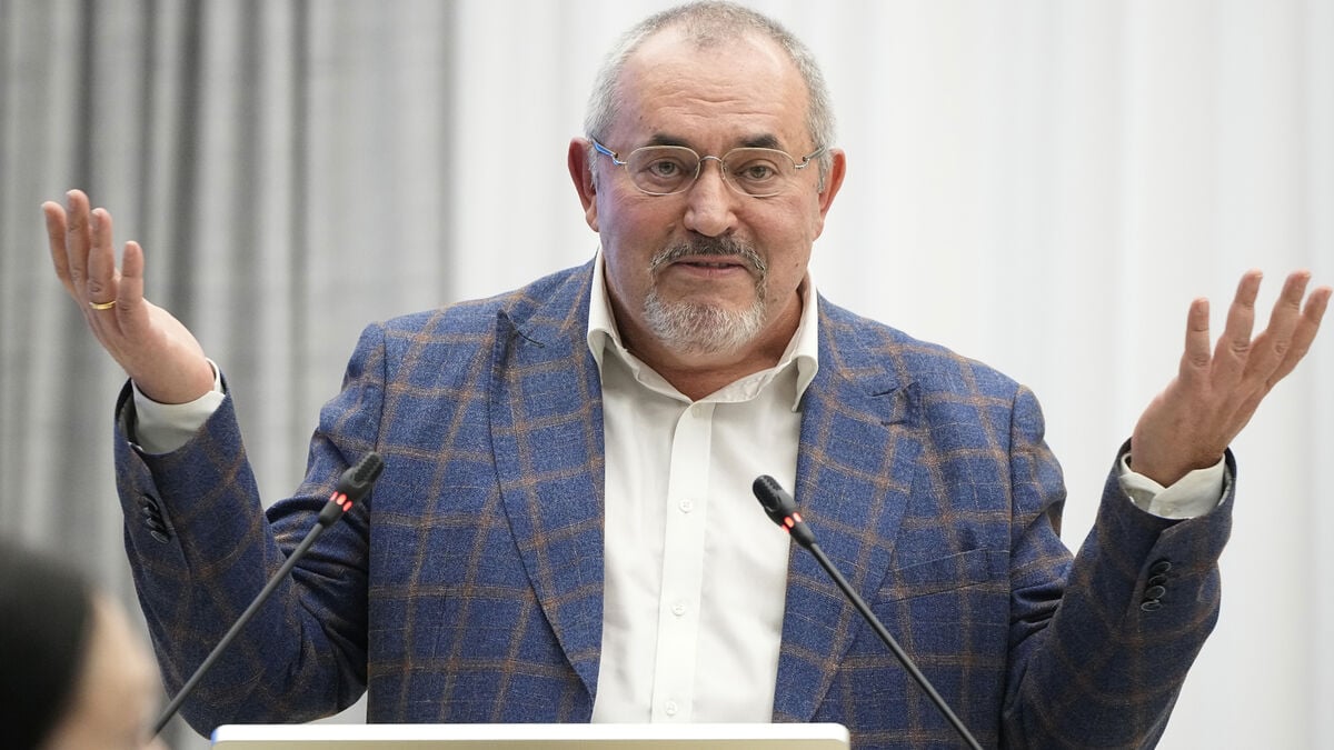 Russian politician Boris Nadezhdin branded a foreign agent, barred from lower-house election run