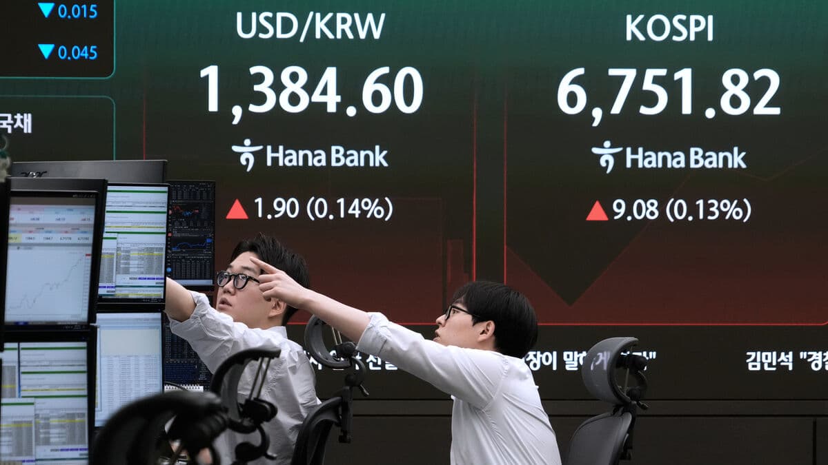 Hong Kong stocks fall as Asian markets rise