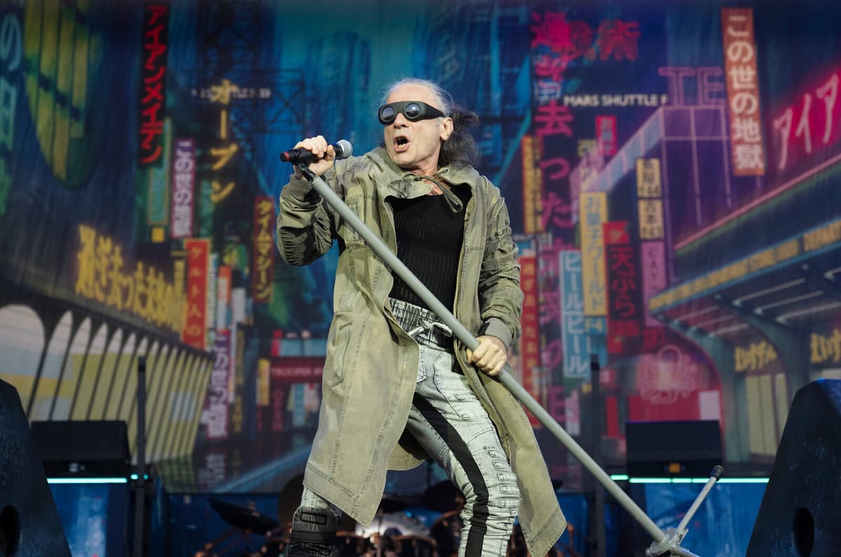 Iron Maiden Urges Fans to Limit Phone Use During Upcoming Tour