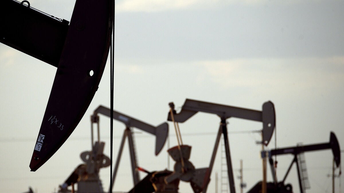 Oil price rises above $115 per barrel
