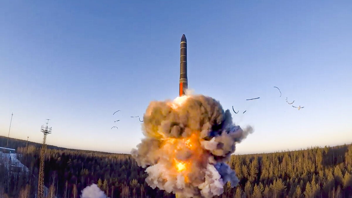 Nuclear powers begin tentative talks in Geneva