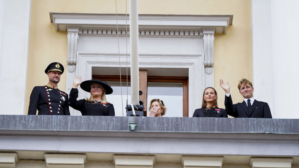 King Haakon honored as Harald laid to rest in royal crypt