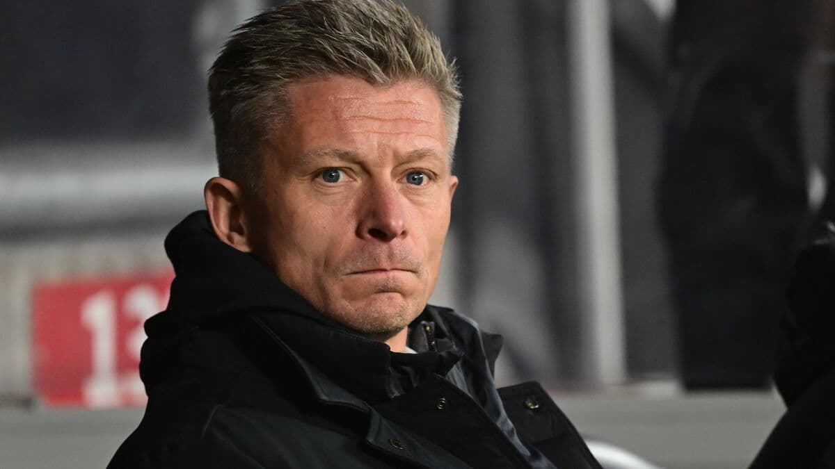 AIK fires coach Mikkjal Thomassen