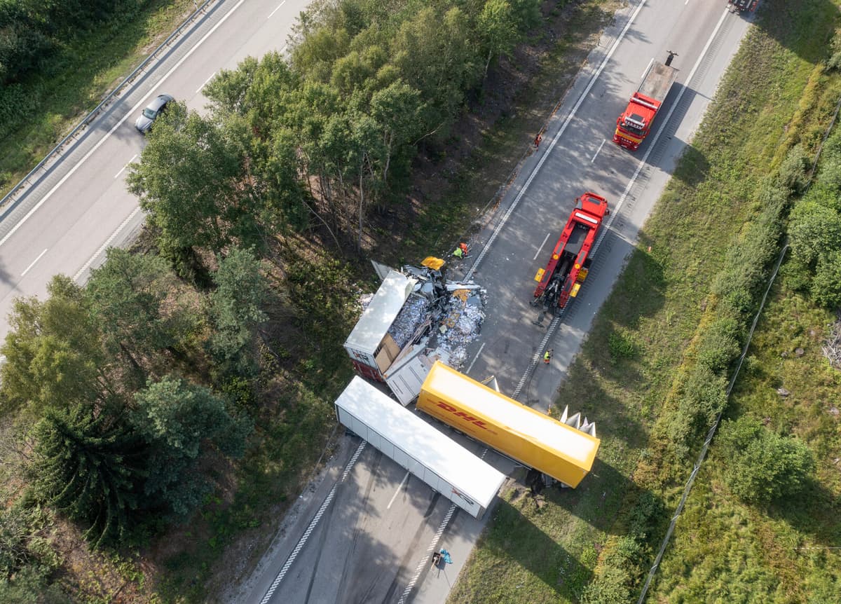 Truck Collision on E18 Near Stockholm Leaves Drivers Seriously Injured