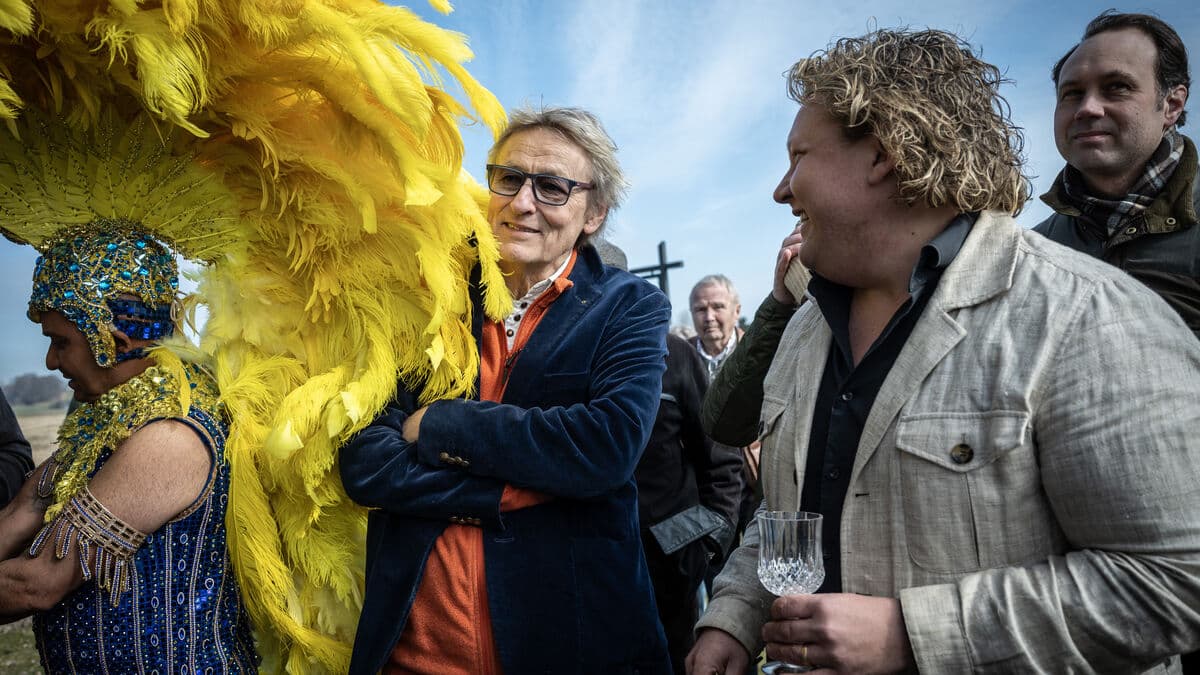 Embarrassed Lars Lerin sings on his husband's new single