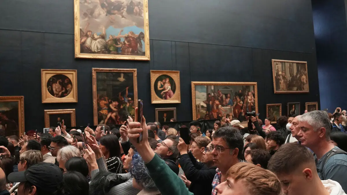 French Crown Jewels Heist Could Boost Their Global Fame Like Mona Lisa