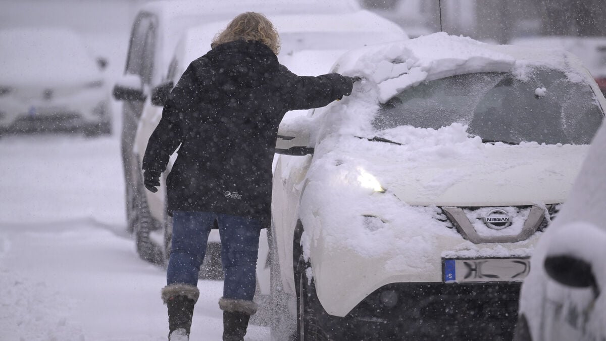 Swedish Transport Administration faces the snow, leave your car parked if you have the opportunity