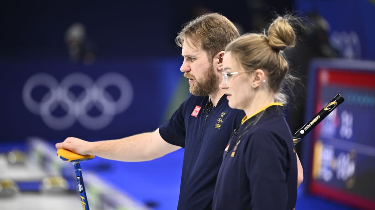 Double Swedish victories - the medal dream lives on in mixed doubles curling