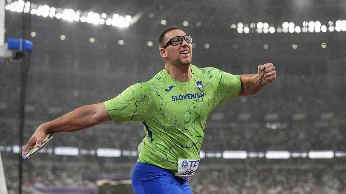 Ståhl's competitor with a giant throw over 72 meters