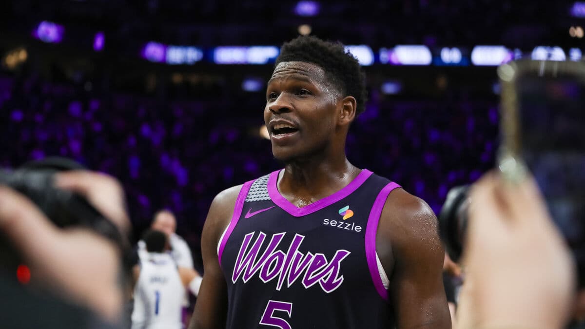 Anthony Edwards must pay 226,000 kronor after throwing ball at audience