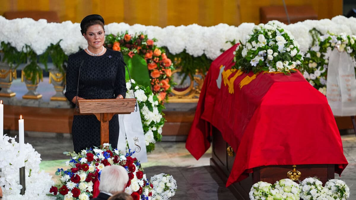 Crown Princess Victoria reads Swedish prayer at King Harald’s coffin in Oslo Cathedral