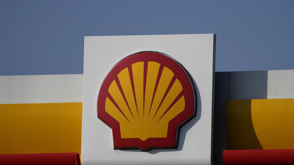 Shell agrees to buy Canadian energy group ARC Resources for 22 billion Canadian dollars in cash and shares
