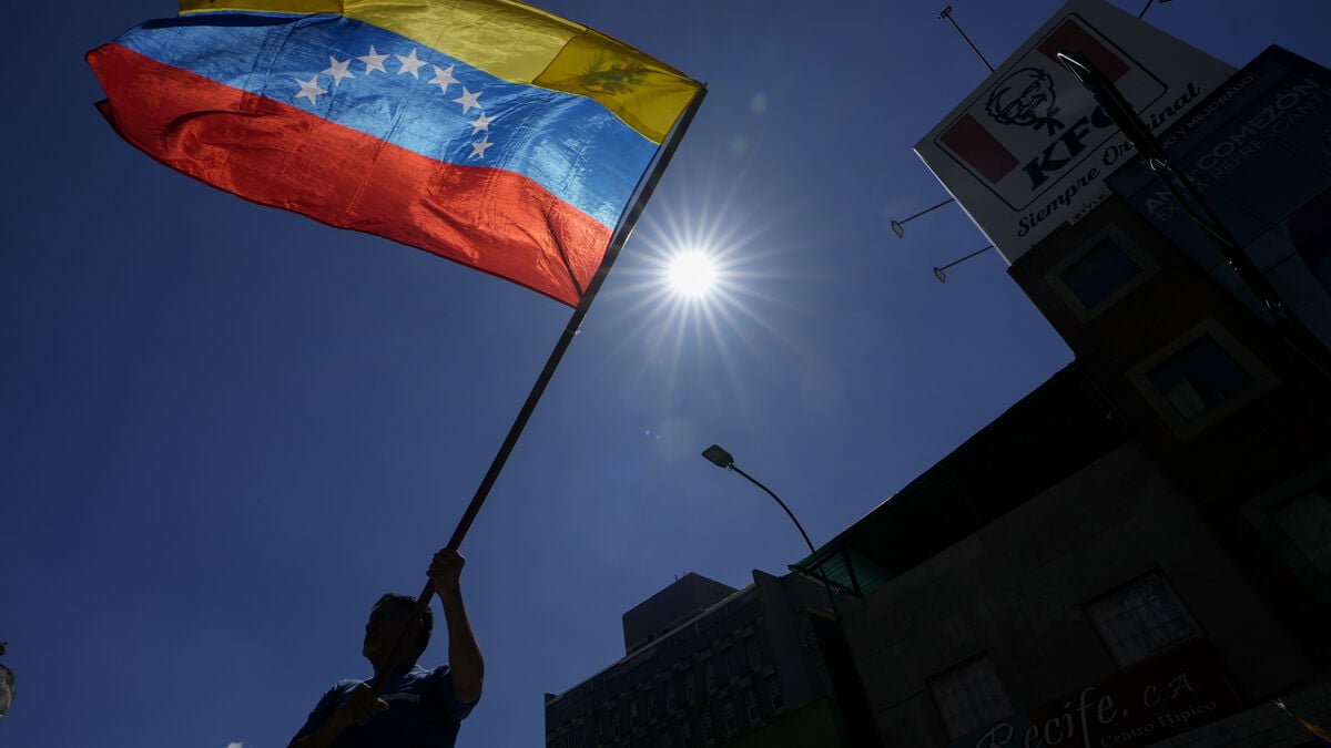 US urges citizens in Venezuela to leave immediately