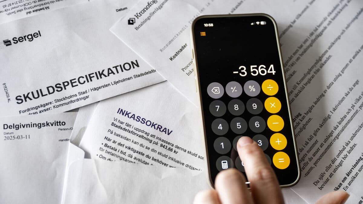 Fewer People Apply for Debt Restructuring, Swedish Authorities Say