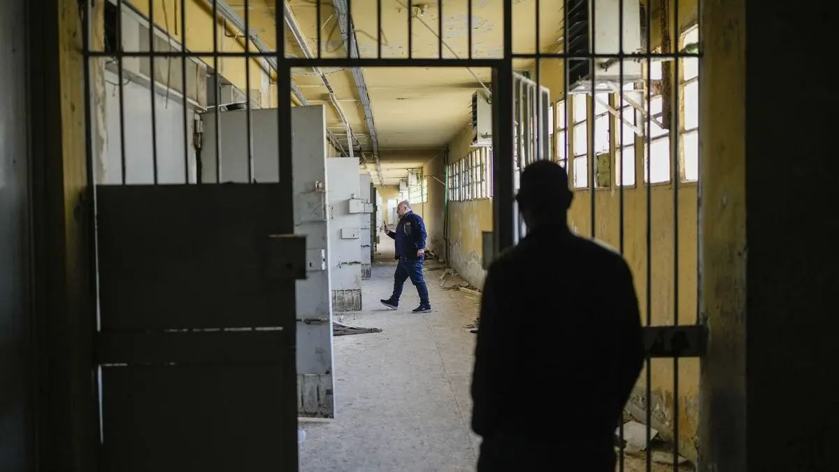 10,000 leaked photos show Assad