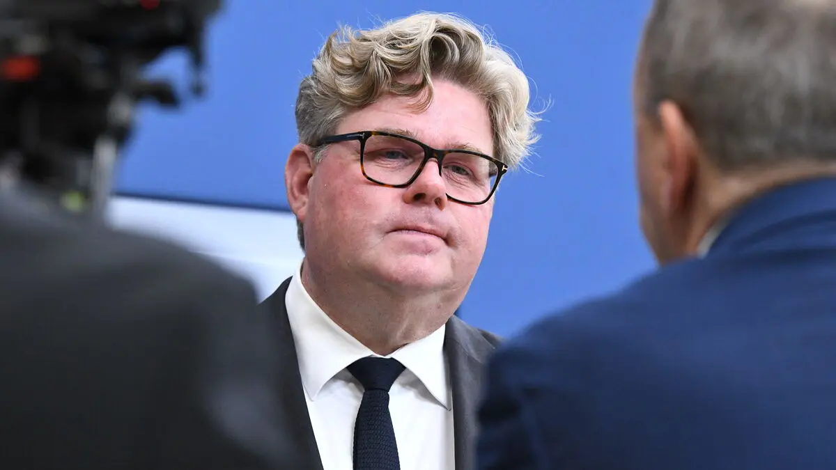 Strömmer does not want to comment on AI programs