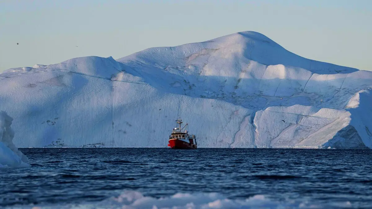 Huge iceberg, 6 kilometers long, drifting along Greenland’s east coast