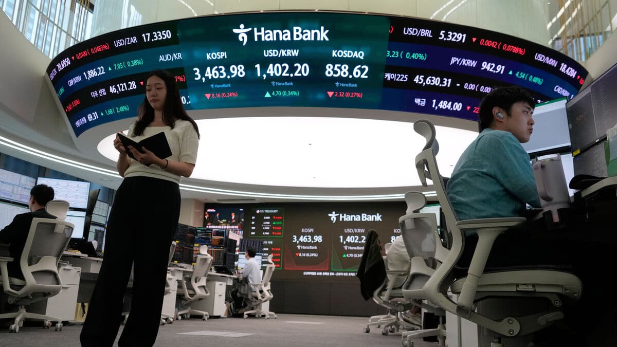 Asian Stock Markets Mostly Rise in Early Wednesday Trading