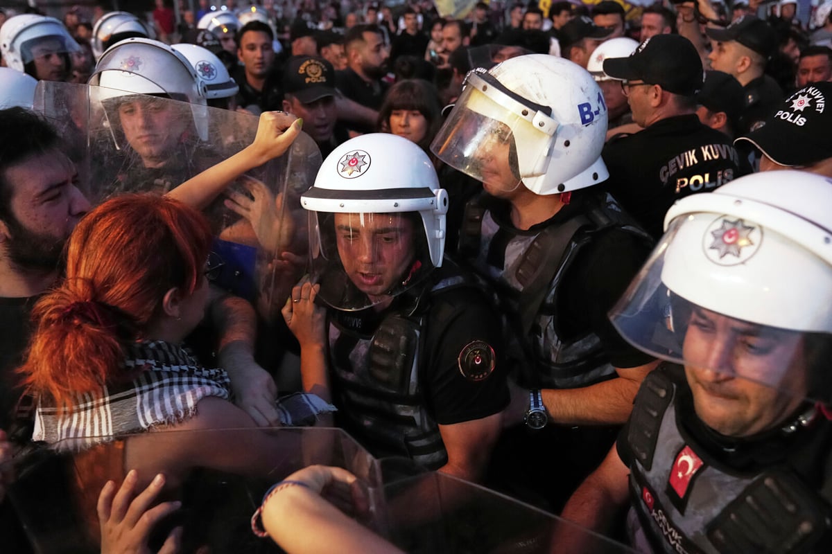 Three Opposition Mayors Arrested in Southern Turkey Crackdown