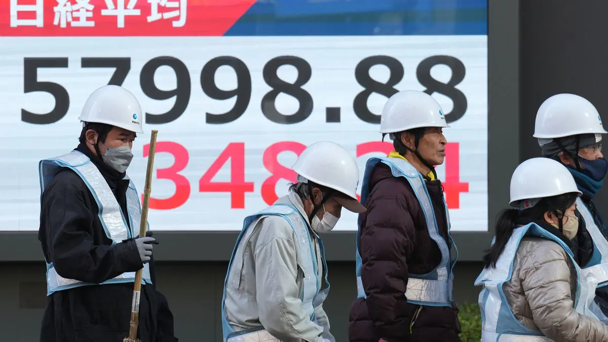 Cautious declines in weekend-driven Asian stock markets