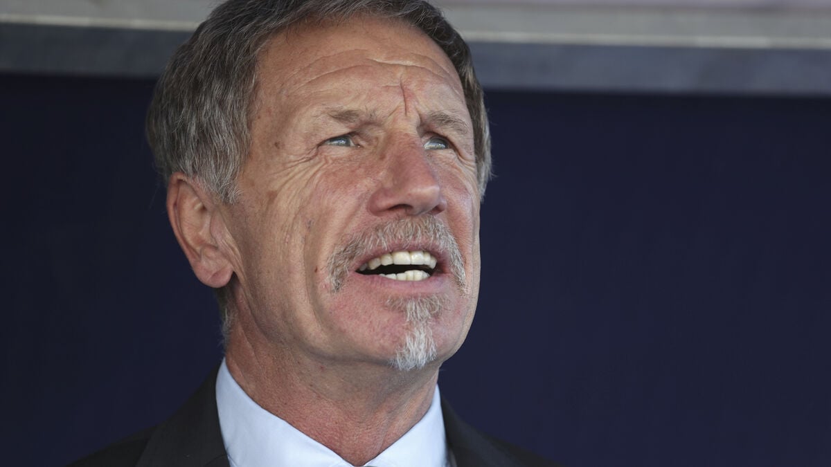 Stuart Baxter takes over Halmstad as interim coach