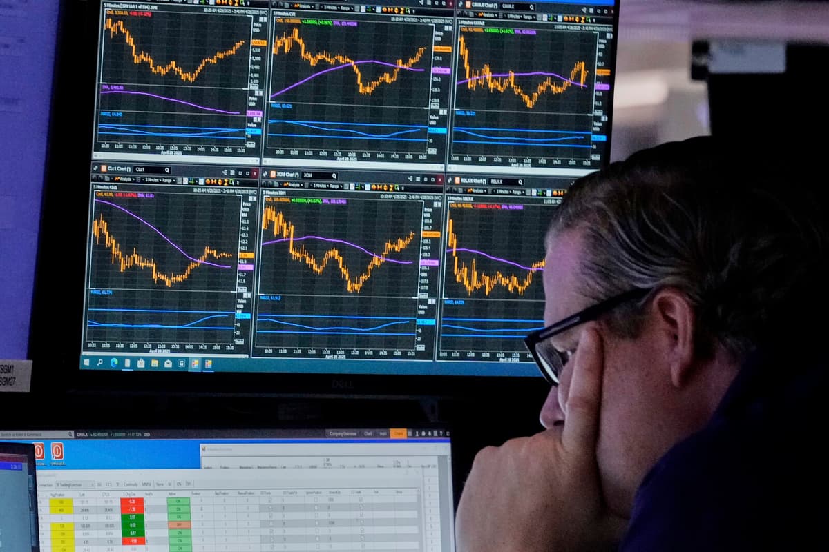 Wall Street Indexes Rise as Companies Exceed Forecasts