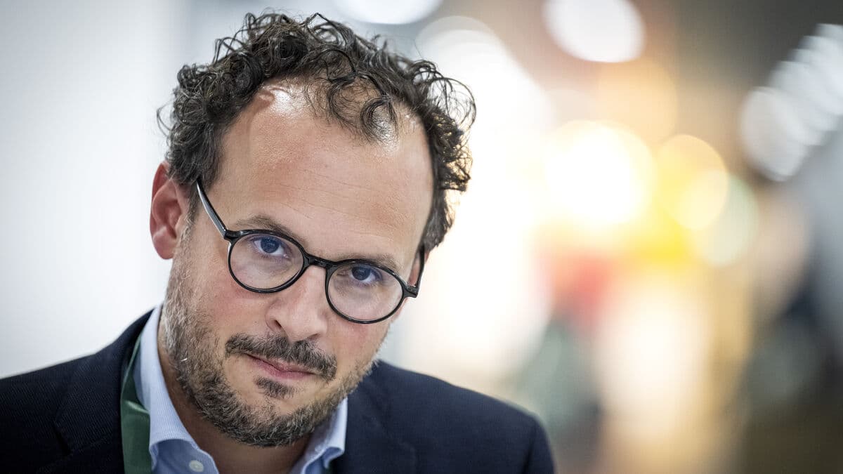 Former researcher convicted of defamation