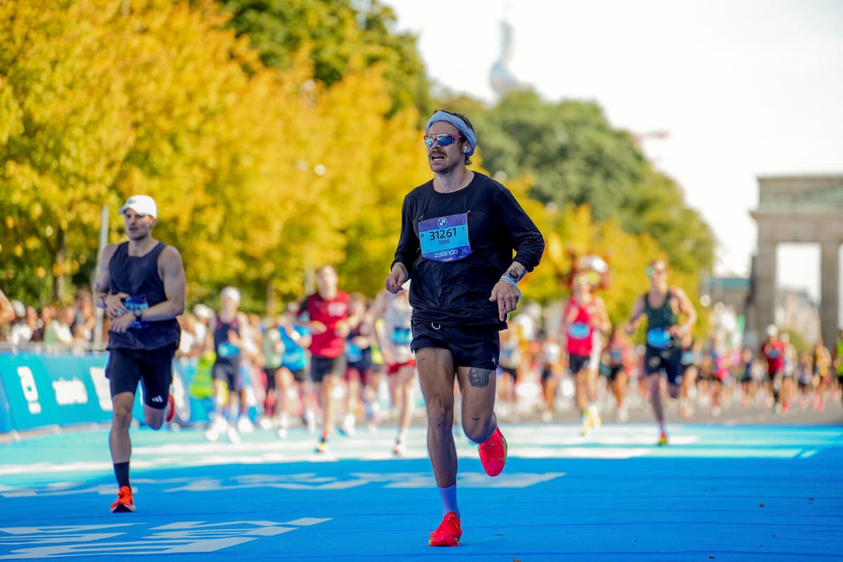 Harry Styles Runs Berlin Marathon Under Pseudonym