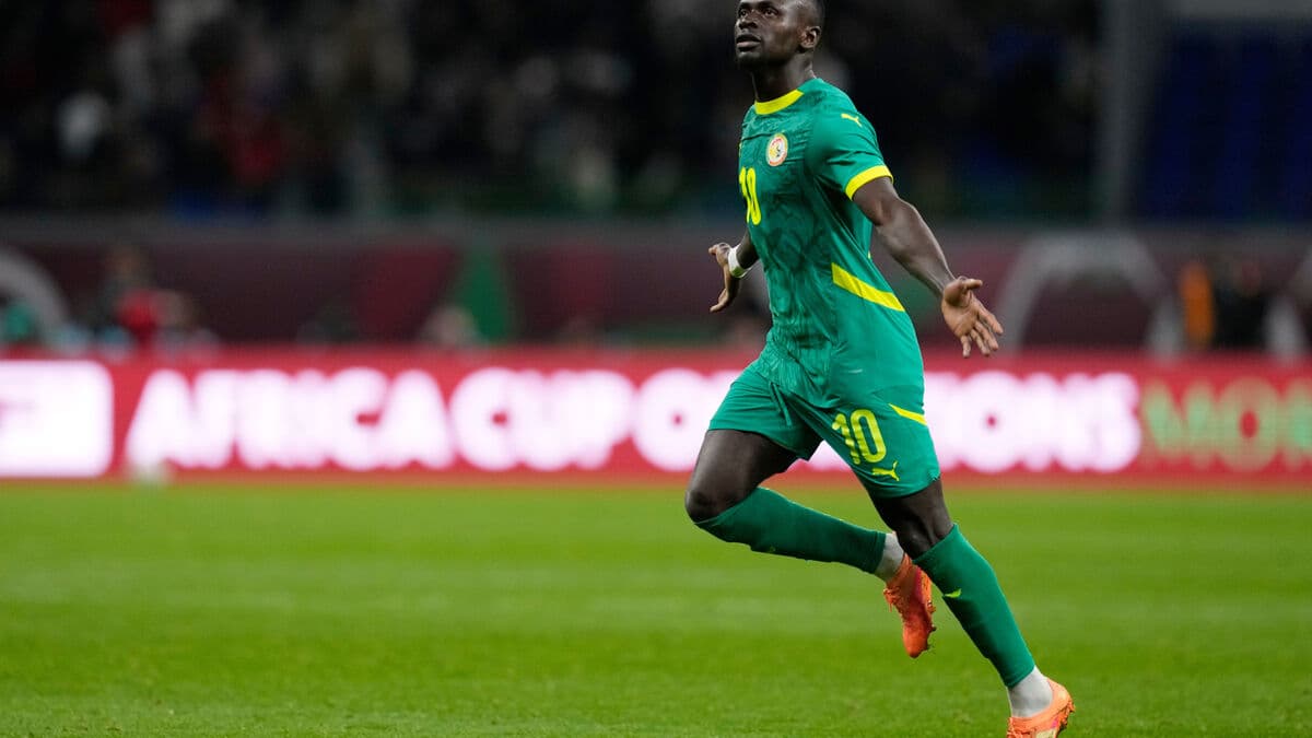 Liverpool heroes' fight - Senegal through to final