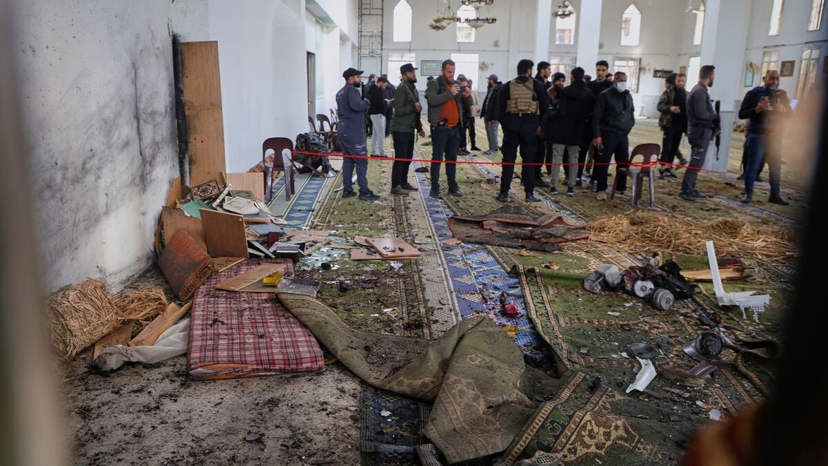Death toll rises after mosque attack in Homs, Syria