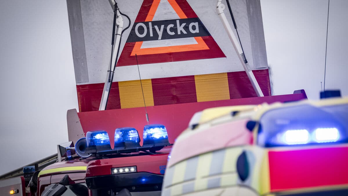 Double-decker bus has overturned on E4 after collision