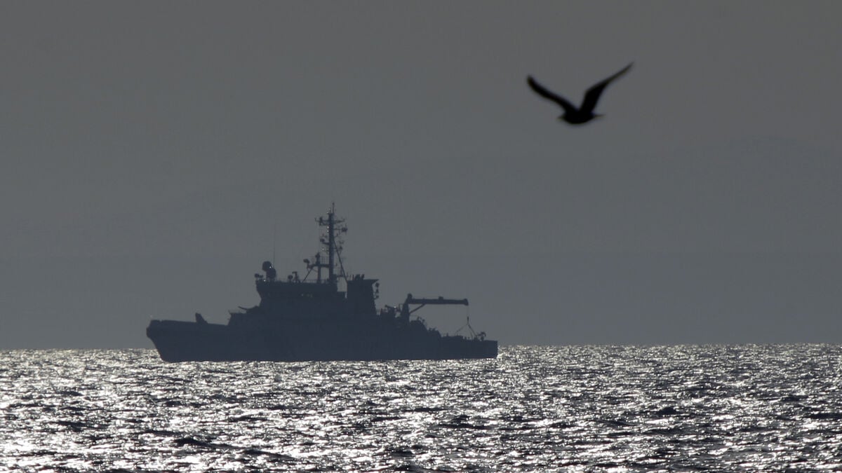 Migrant boat capsizes south of Crete, dozens missing