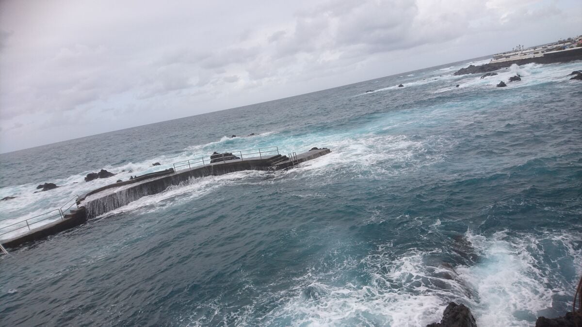 Three dead in giant waves in Tenerife: "Terrible"