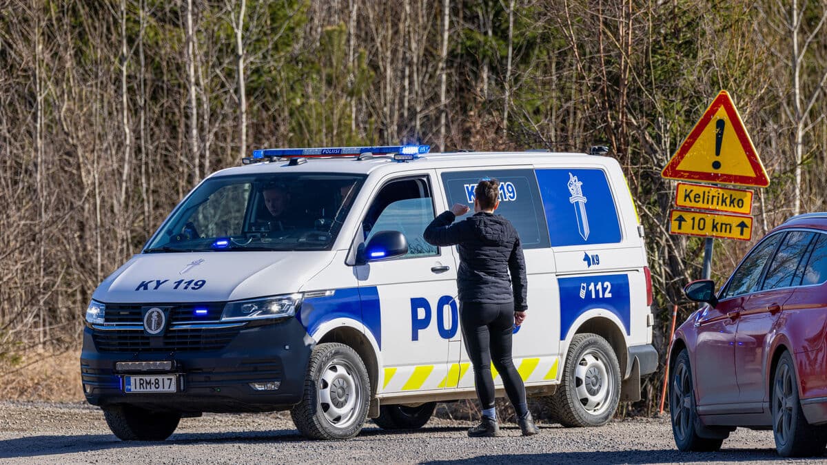Drone spotted in Finnish airspace, powerful bangs reported