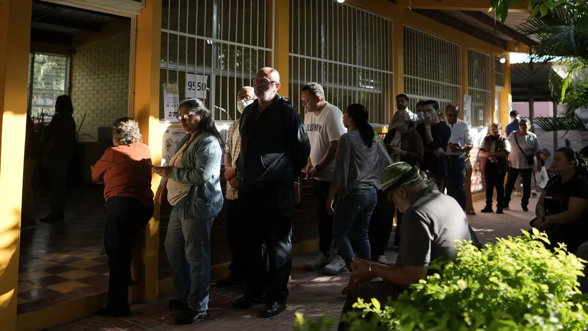 Trump calls for right-wing shift as Honduras elects leader