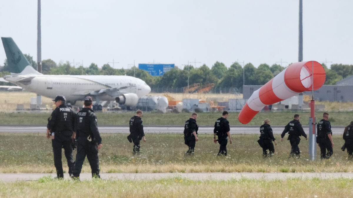 Car Suspected of Ramming Fence at Leipzig/Halle Airport, Police Say