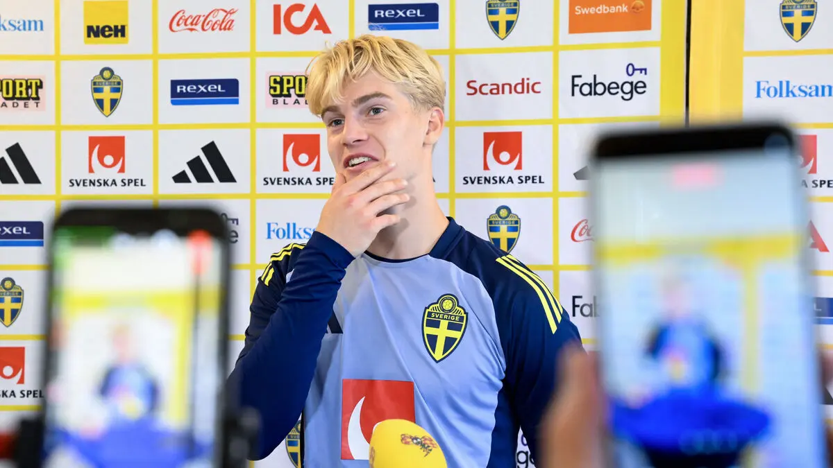 Lucas Bergvall Earns Praise Amidst Intense Midfield Competition