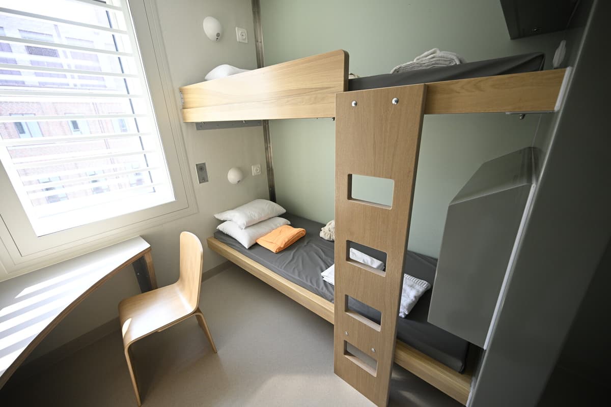Rising Violence in Overcrowded Prisons Alarms Employees