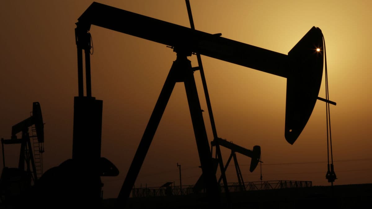 Oil prices rise at the opening of trading after weekend attacks