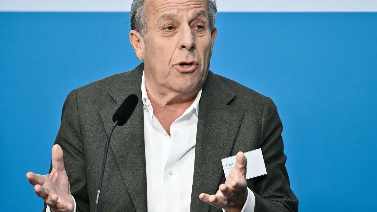 Robert Weil blasts business leaders’ tax scare tactics, warns of right-wing nationalism threat
