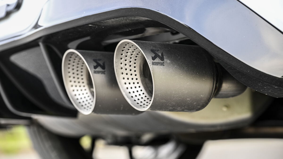 Germany and France Agree to Ease EU Emissions Rules for Cars, Sources Say